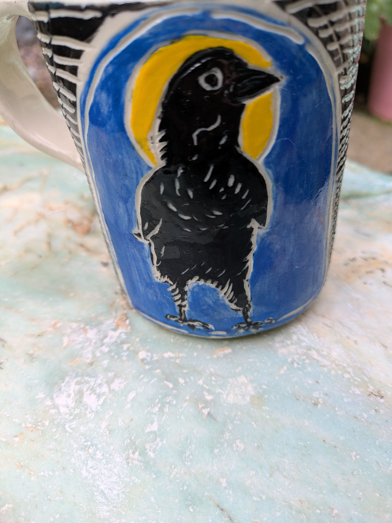 Crow walking mug stripey style, side view