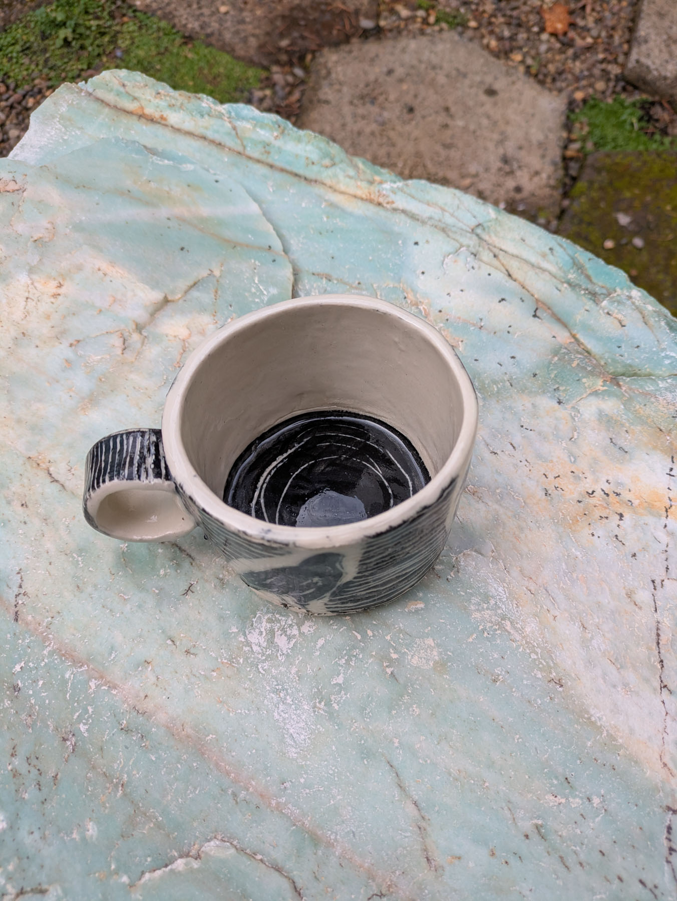 Sketchy crows mug, detail view