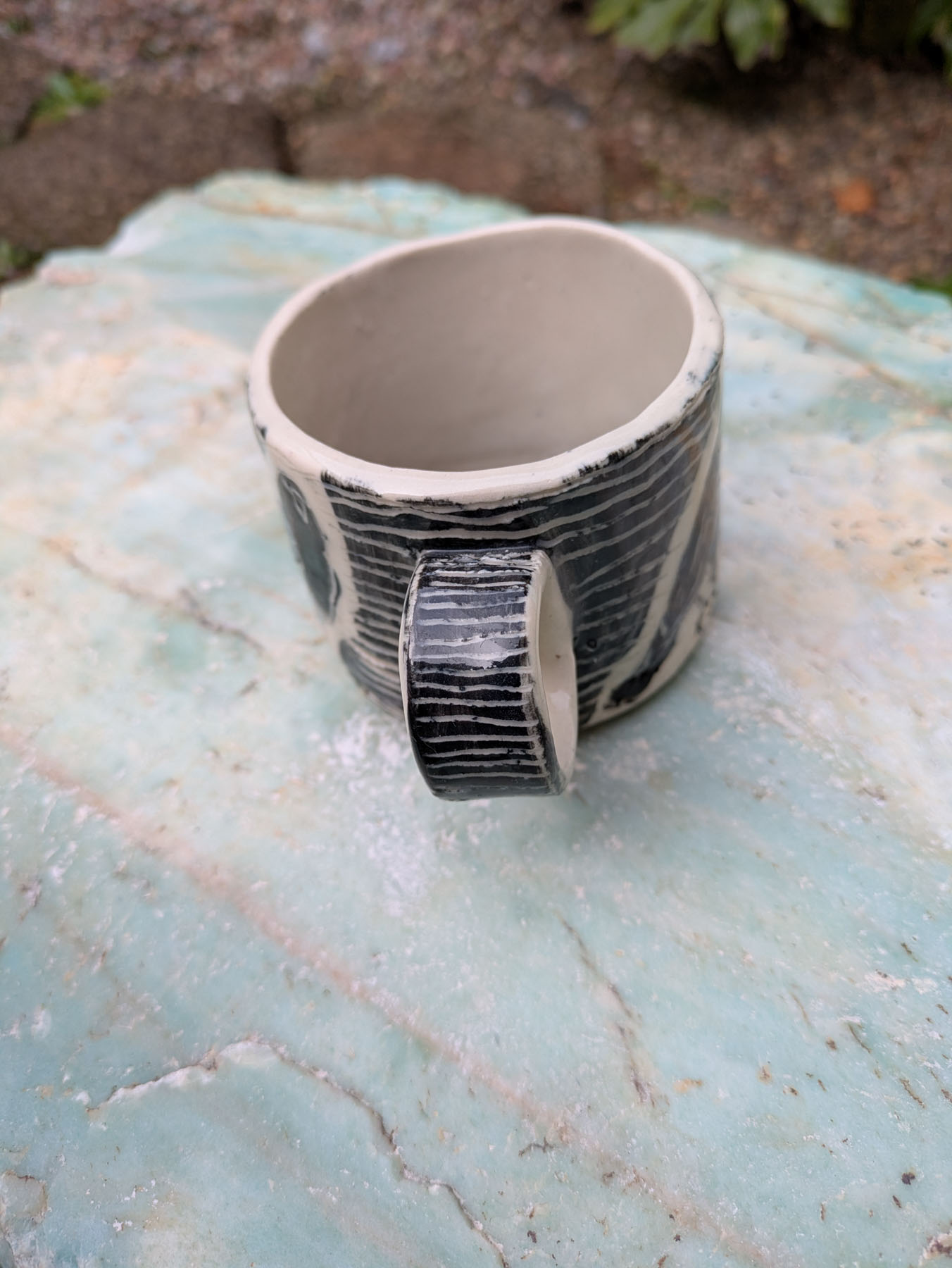 Sketchy crows mug, handle view